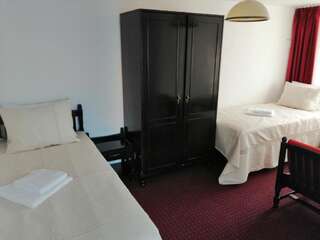 Отели типа «постель и завтрак» Copou Inn Яссы Одноместный номер с общей ванной комнатой-8